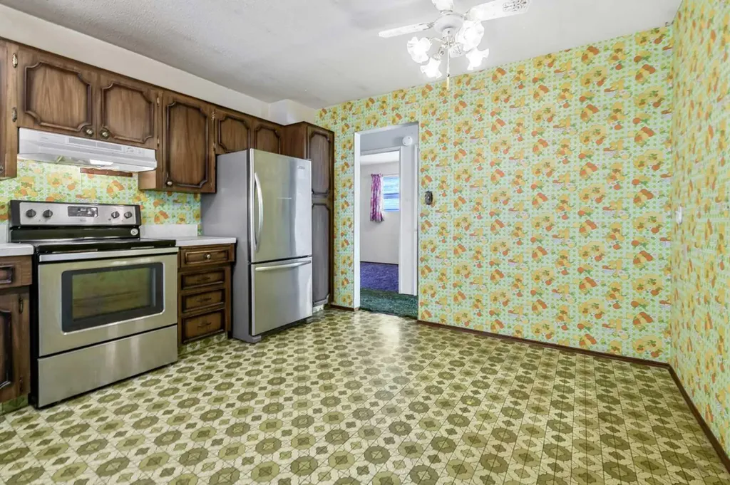 12716 Cannington Way SW Calgary AB T2W 2B8