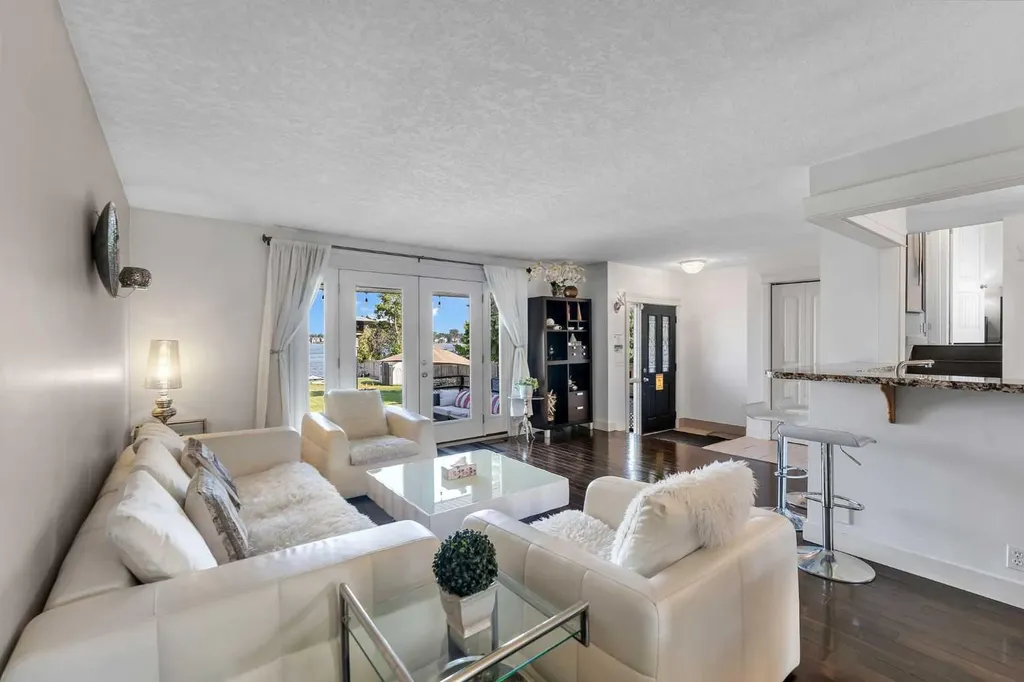 700 West Chestermere Drive Chestermere AB T1X 1B5