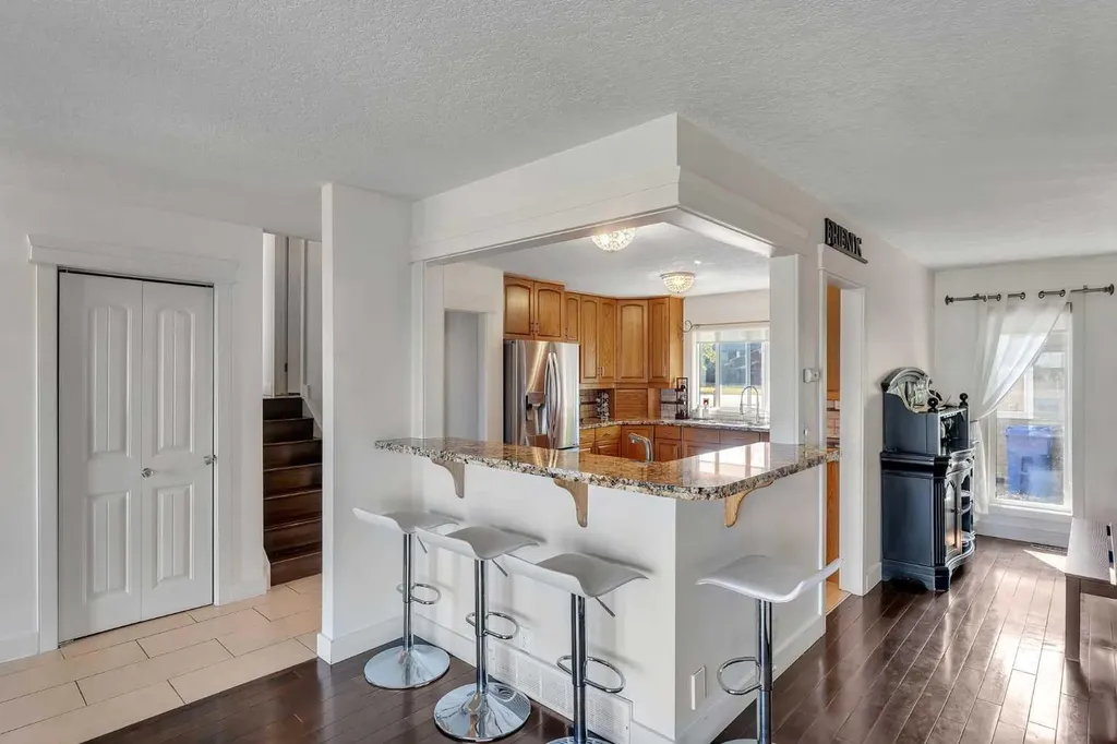 700 West Chestermere Drive Chestermere AB T1X 1B5