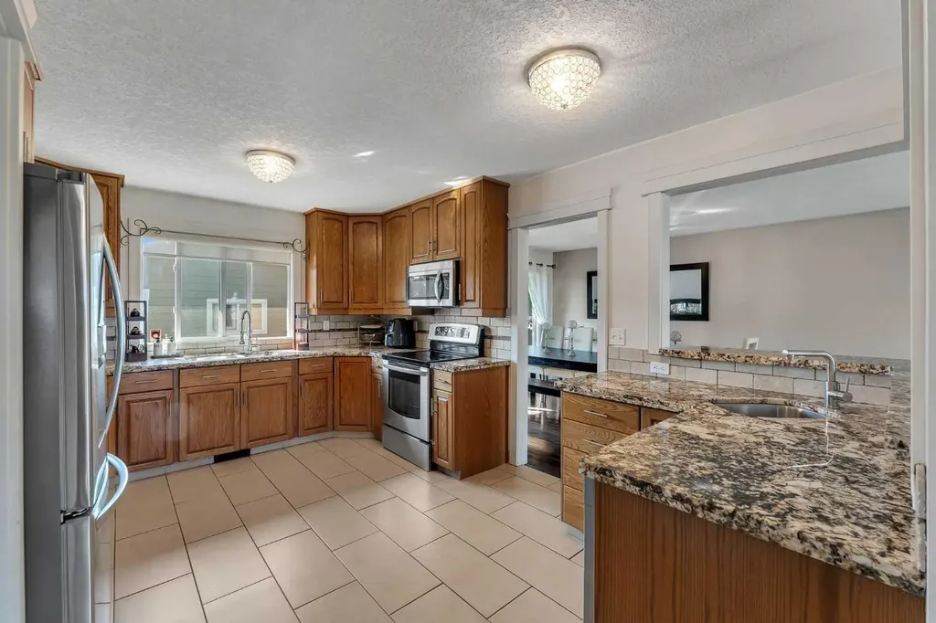 700 West Chestermere Drive Chestermere AB T1X 1B5