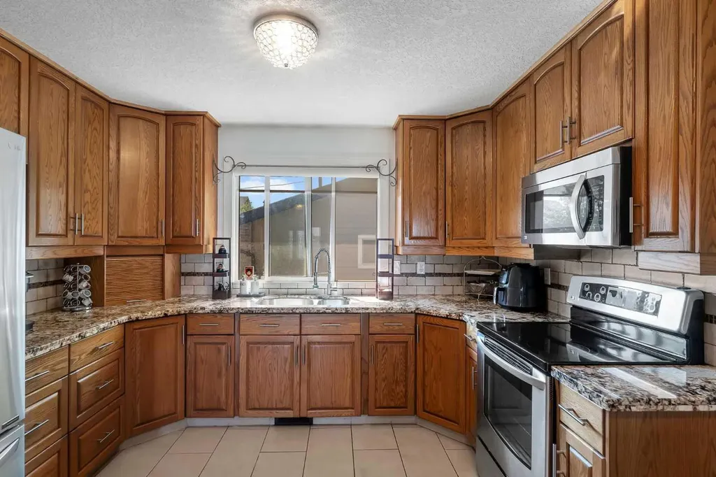 700 West Chestermere Drive Chestermere AB T1X 1B5