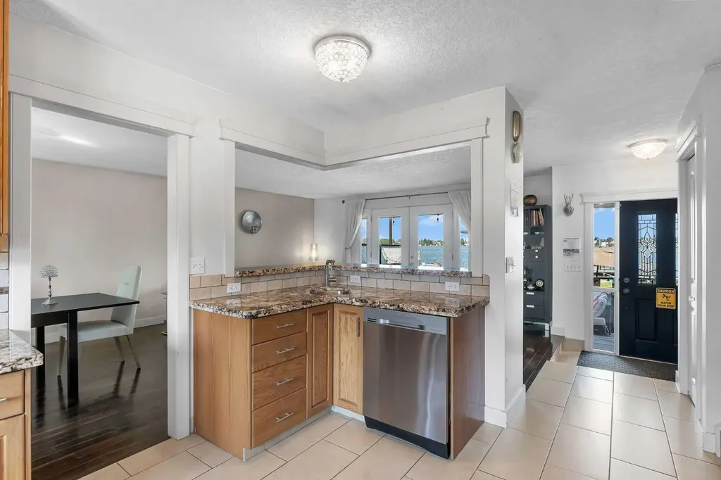700 West Chestermere Drive Chestermere AB T1X 1B5