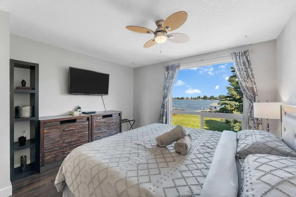 700 West Chestermere Drive Chestermere AB T1X 1B5