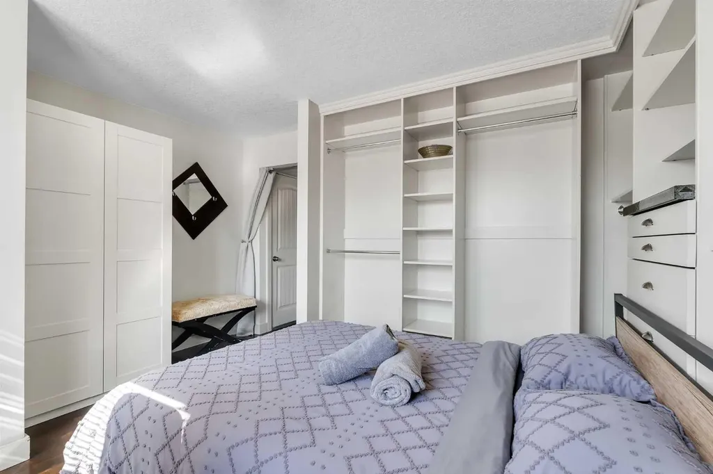 700 West Chestermere Drive Chestermere AB T1X 1B5
