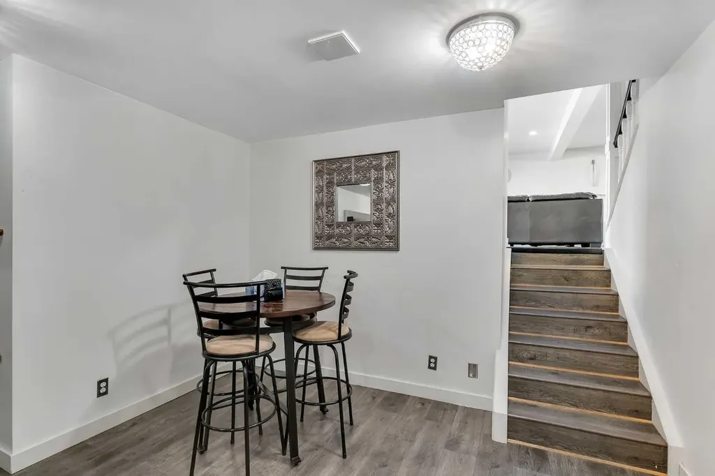 700 West Chestermere Drive Chestermere AB T1X 1B5