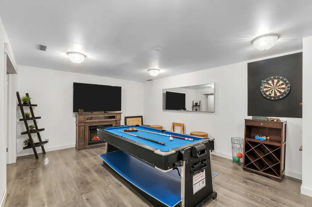 700 West Chestermere Drive Chestermere AB T1X 1B5