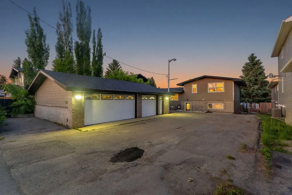 700 West Chestermere Drive Chestermere AB T1X 1B5