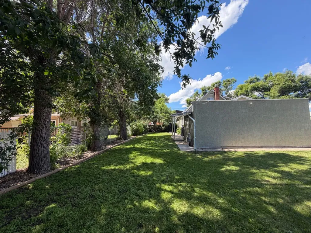 170 1 Street E Drumheller AB T0J 0Y4