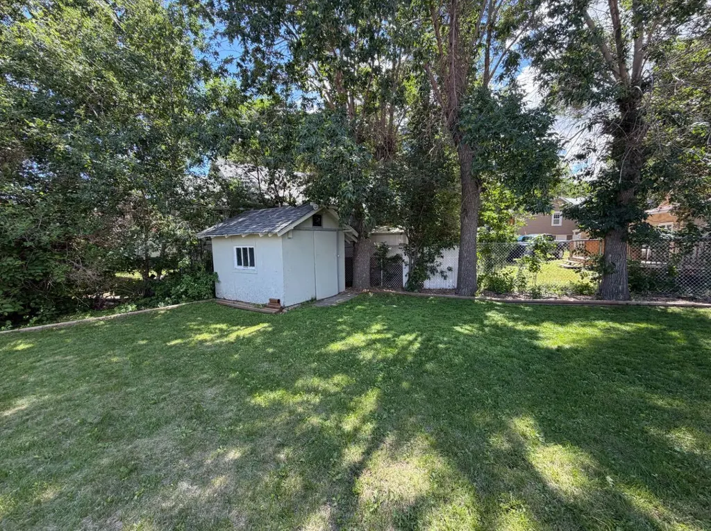 170 1 Street E Drumheller AB T0J 0Y4