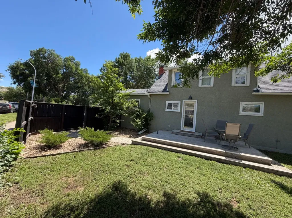 170 1 Street E Drumheller AB T0J 0Y4