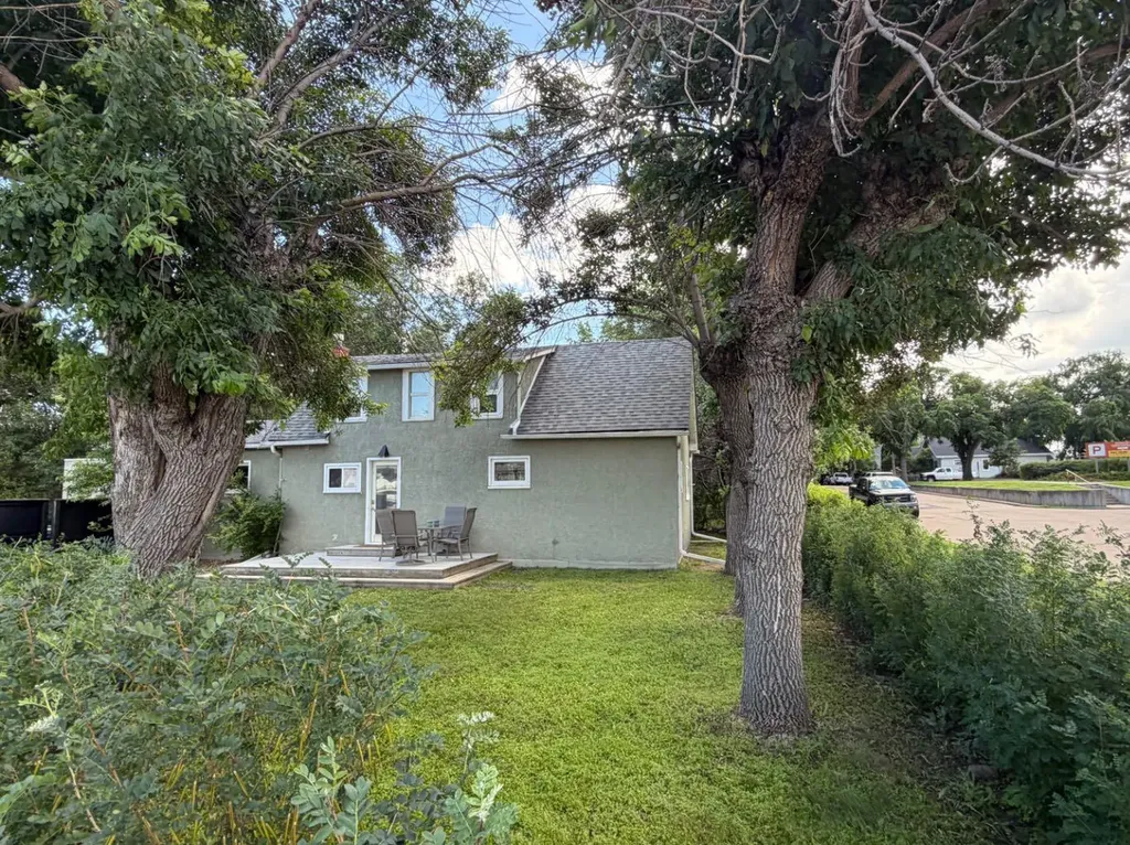 170 1 Street E Drumheller AB T0J 0Y4