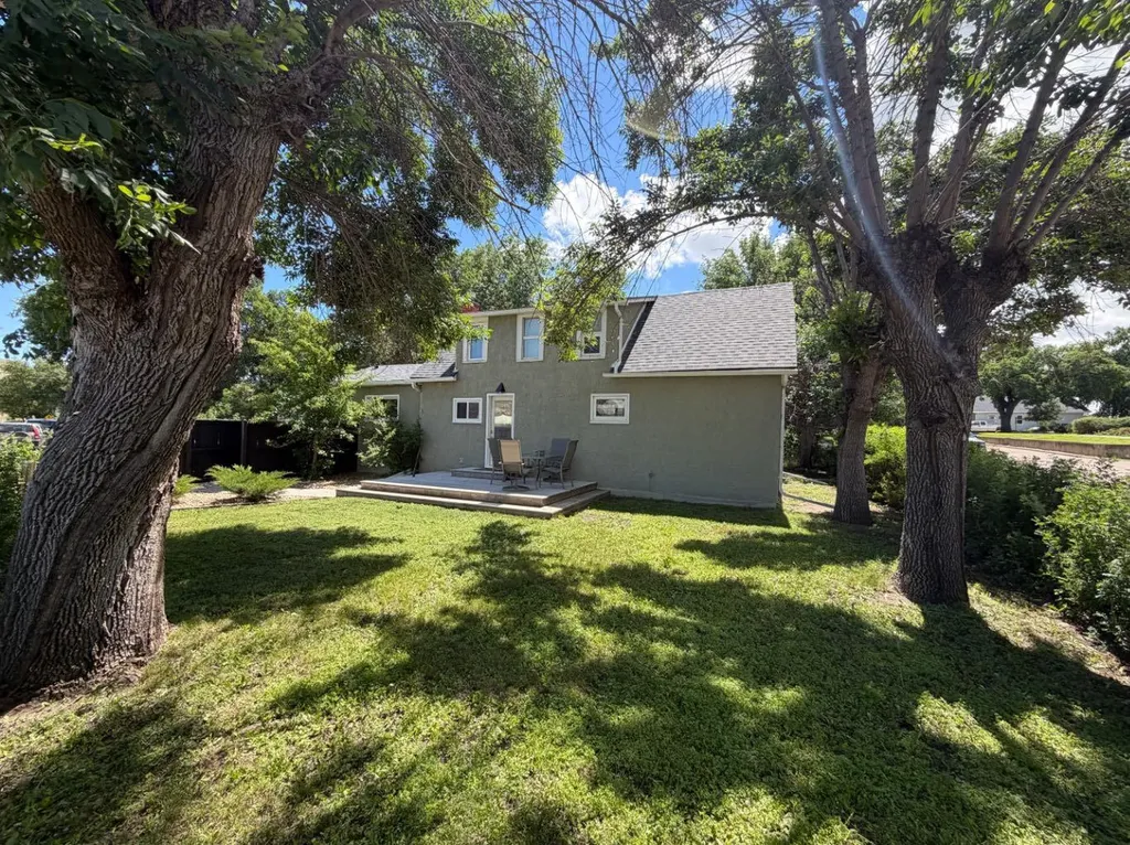 170 1 Street E Drumheller AB T0J 0Y4