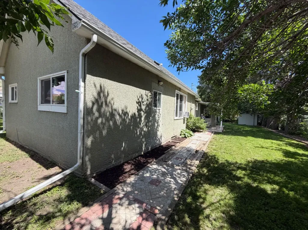 170 1 Street E Drumheller AB T0J 0Y4