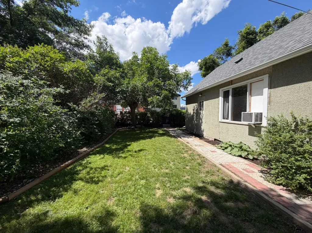 170 1 Street E Drumheller AB T0J 0Y4