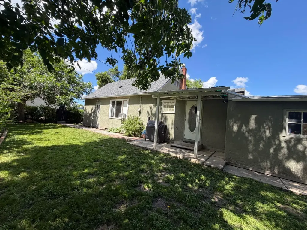 170 1 Street E Drumheller AB T0J 0Y4