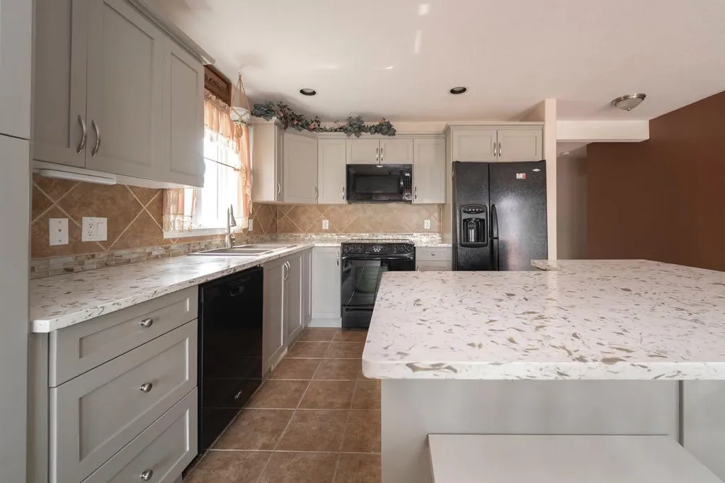 193 Fisher Crescent Fort Mcmurray AB T9K 0B8