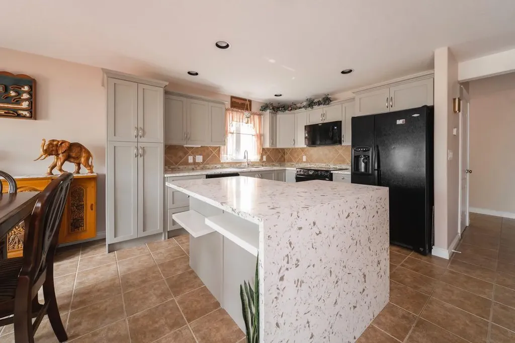 193 Fisher Crescent Fort Mcmurray AB T9K 0B8