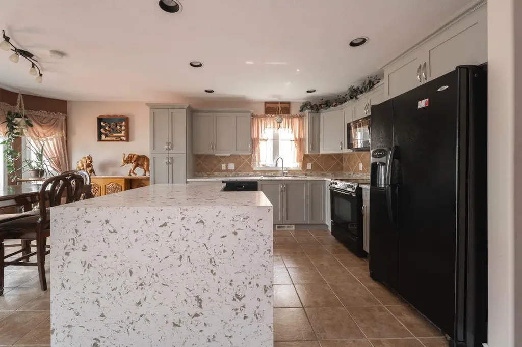 193 Fisher Crescent Fort Mcmurray AB T9K 0B8