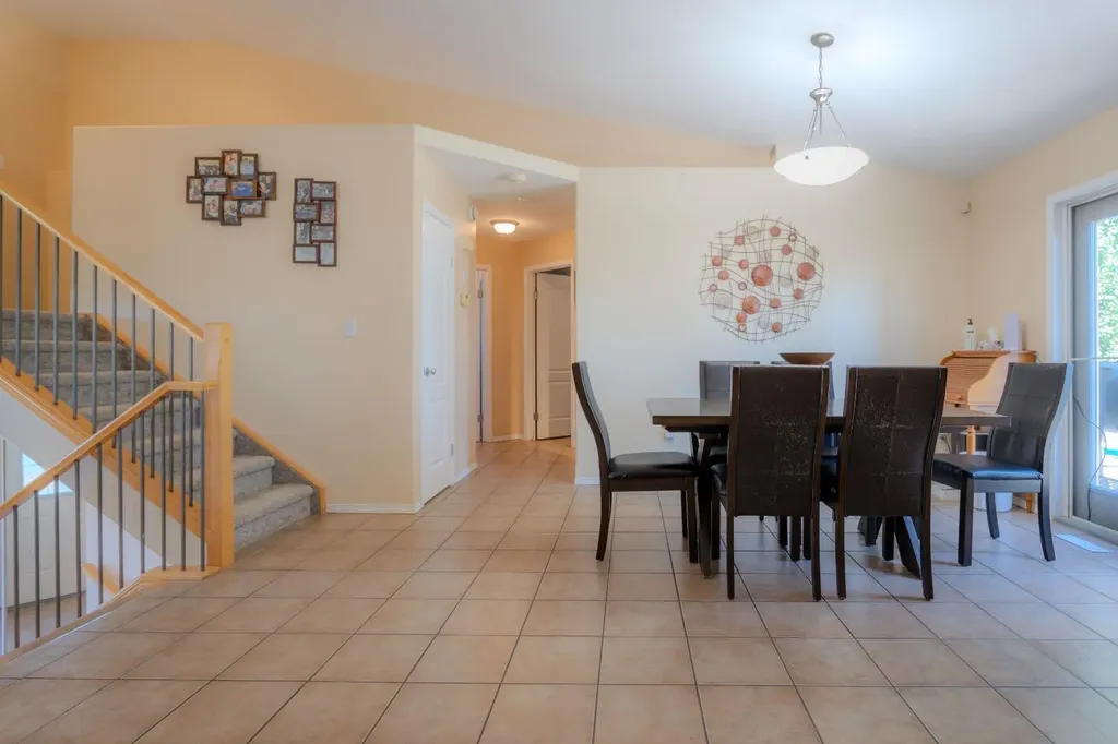 5104 21 Street Close Lloydminster AB T9V 3K7