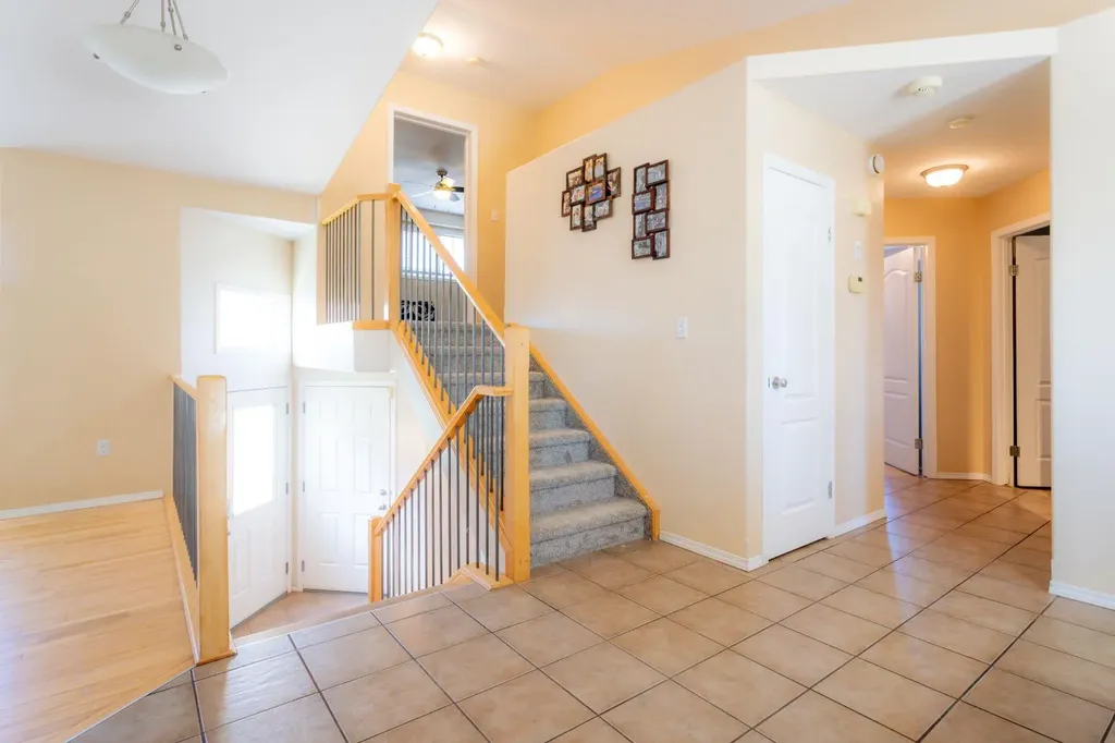 5104 21 Street Close Lloydminster AB T9V 3K7