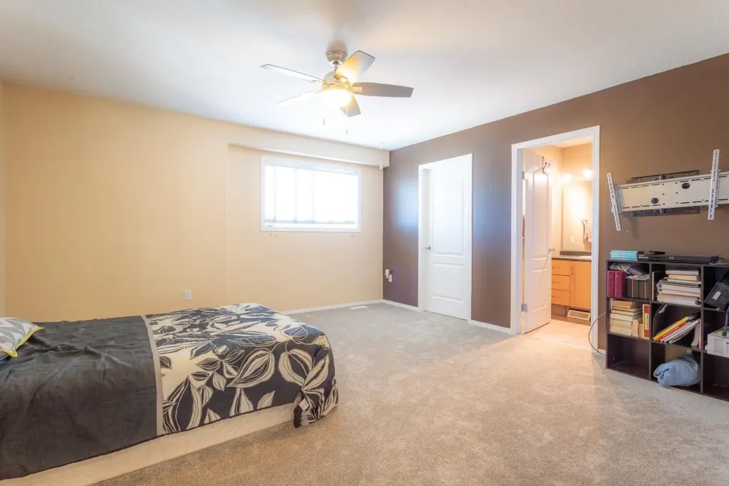 5104 21 Street Close Lloydminster AB T9V 3K7