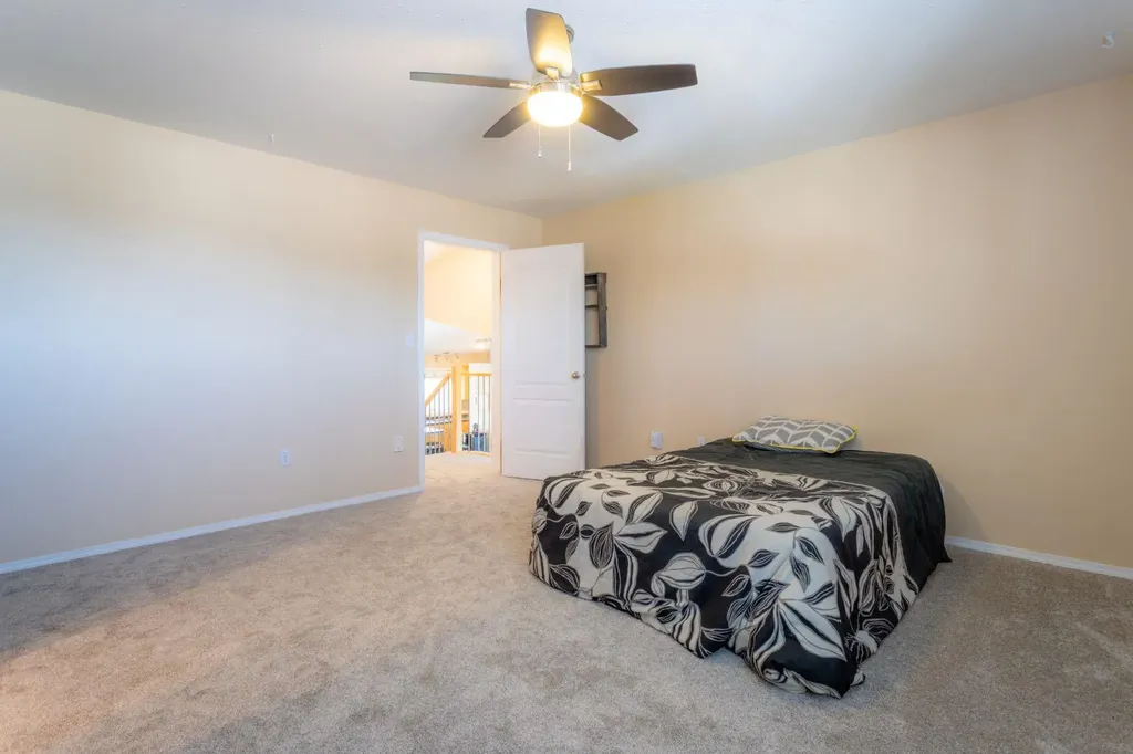5104 21 Street Close Lloydminster AB T9V 3K7