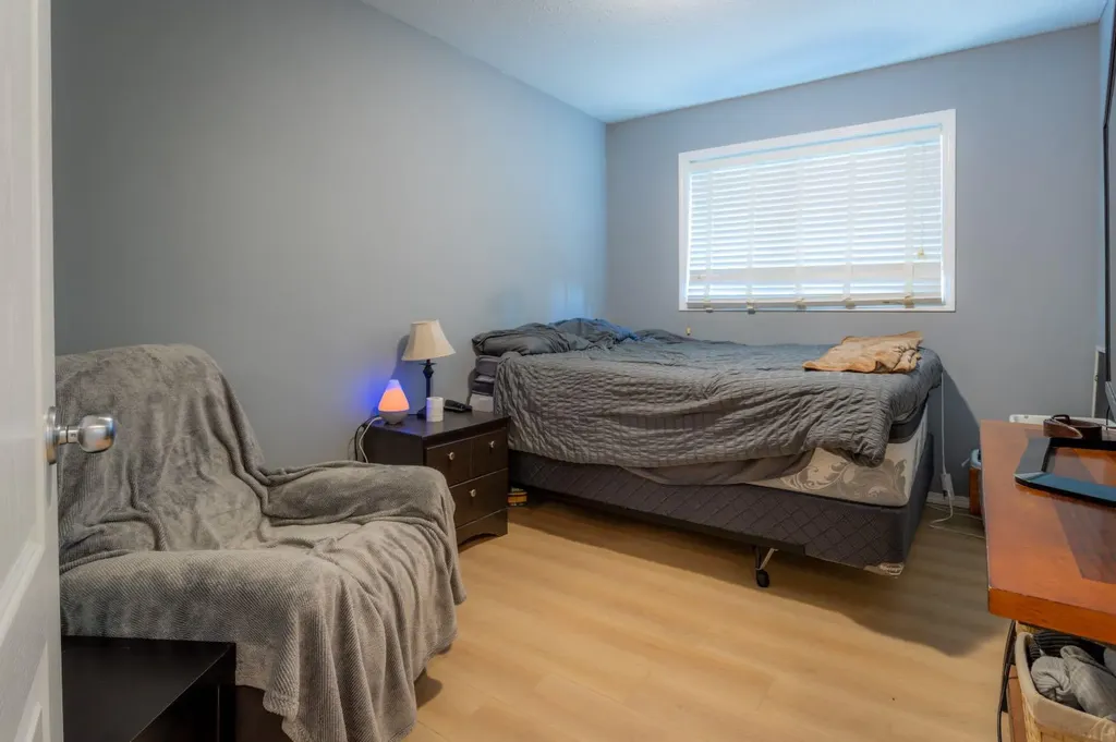 5104 21 Street Close Lloydminster AB T9V 3K7