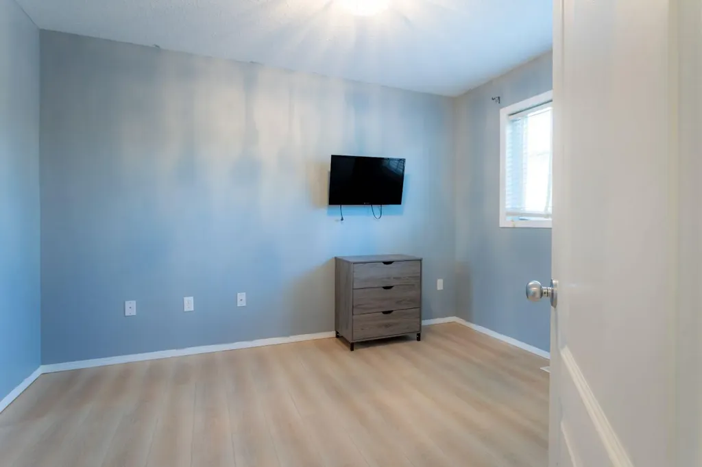 5104 21 Street Close Lloydminster AB T9V 3K7