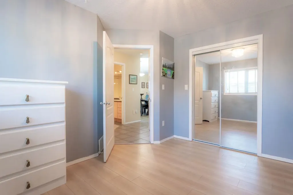 5104 21 Street Close Lloydminster AB T9V 3K7