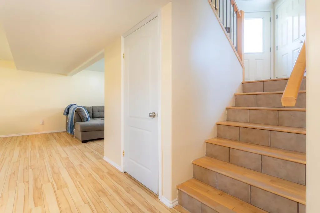 5104 21 Street Close Lloydminster AB T9V 3K7