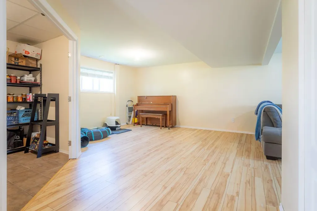 5104 21 Street Close Lloydminster AB T9V 3K7