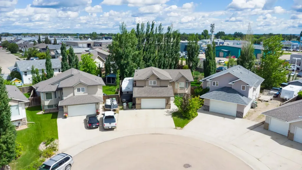 5104 21 Street Close Lloydminster AB T9V 3K7