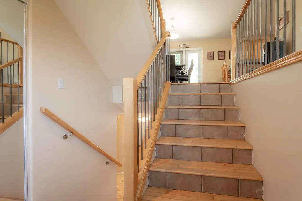 5104 21 Street Close Lloydminster AB T9V 3K7
