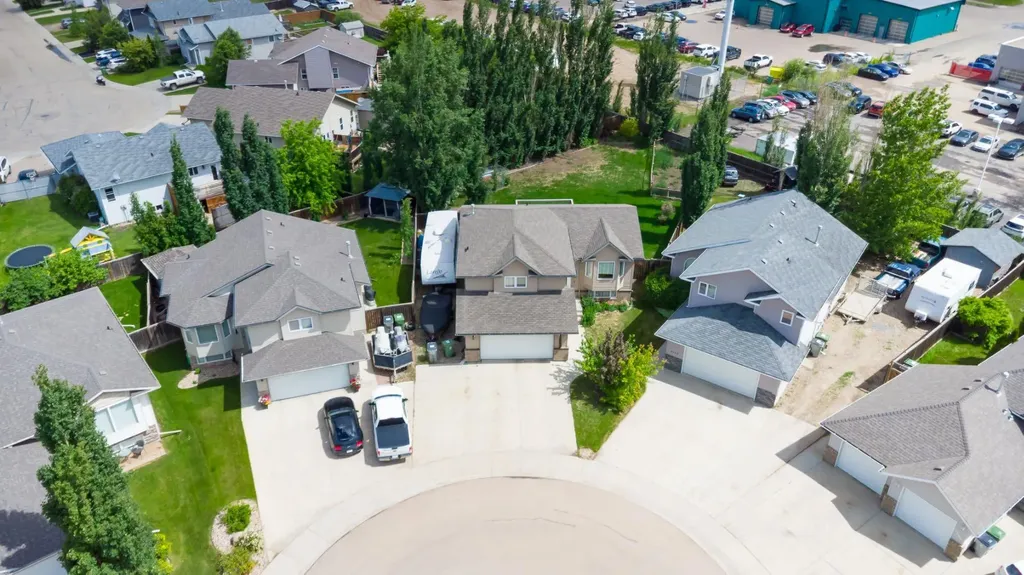 5104 21 Street Close Lloydminster AB T9V 3K7
