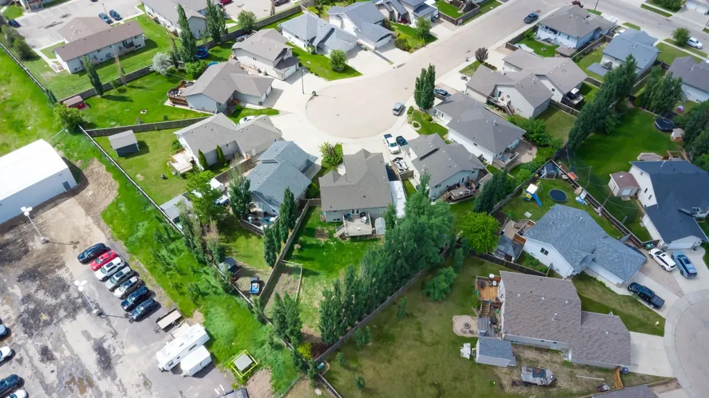 5104 21 Street Close Lloydminster AB T9V 3K7