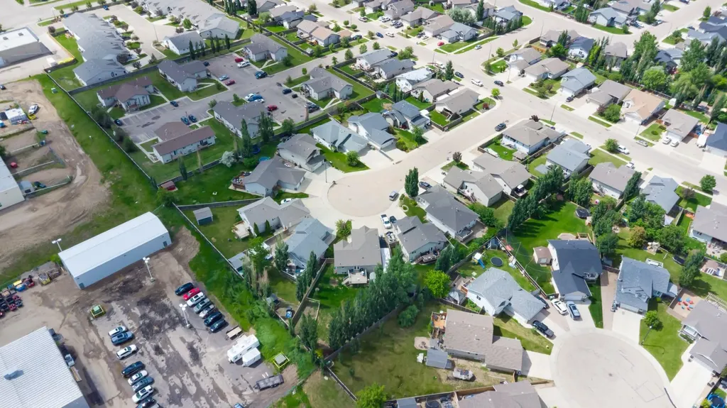 5104 21 Street Close Lloydminster AB T9V 3K7