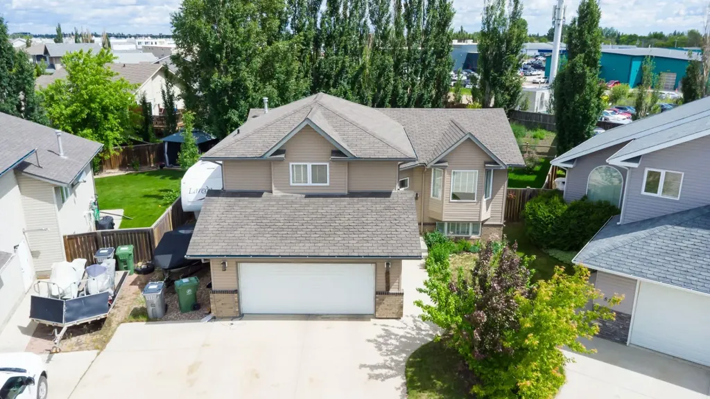 5104 21 Street Close Lloydminster AB T9V 3K7