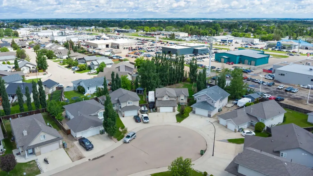 5104 21 Street Close Lloydminster AB T9V 3K7