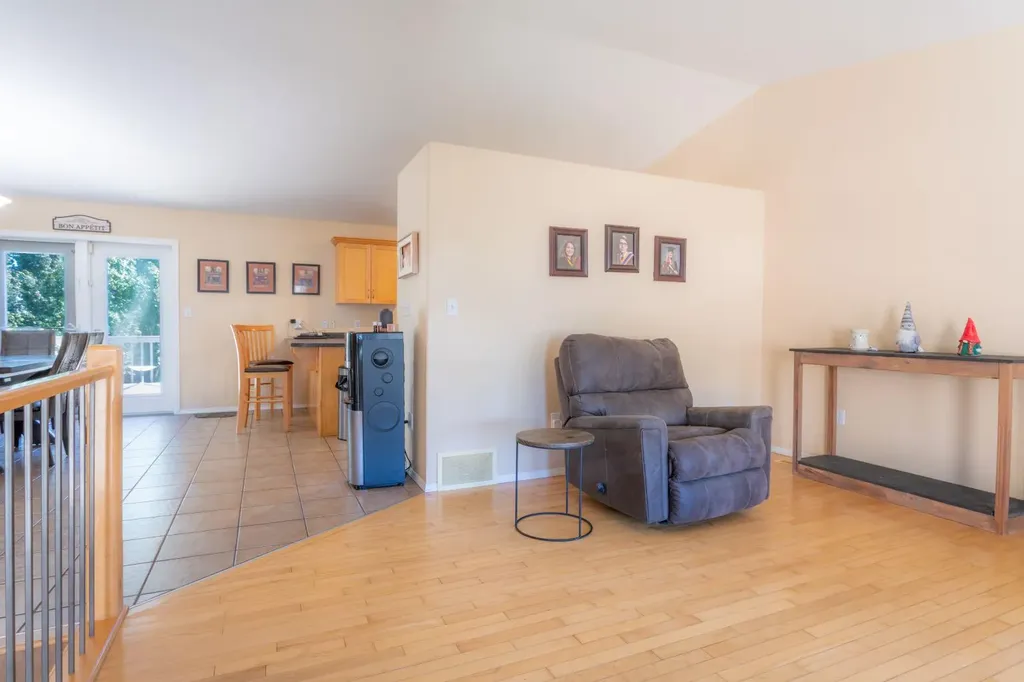 5104 21 Street Close Lloydminster AB T9V 3K7