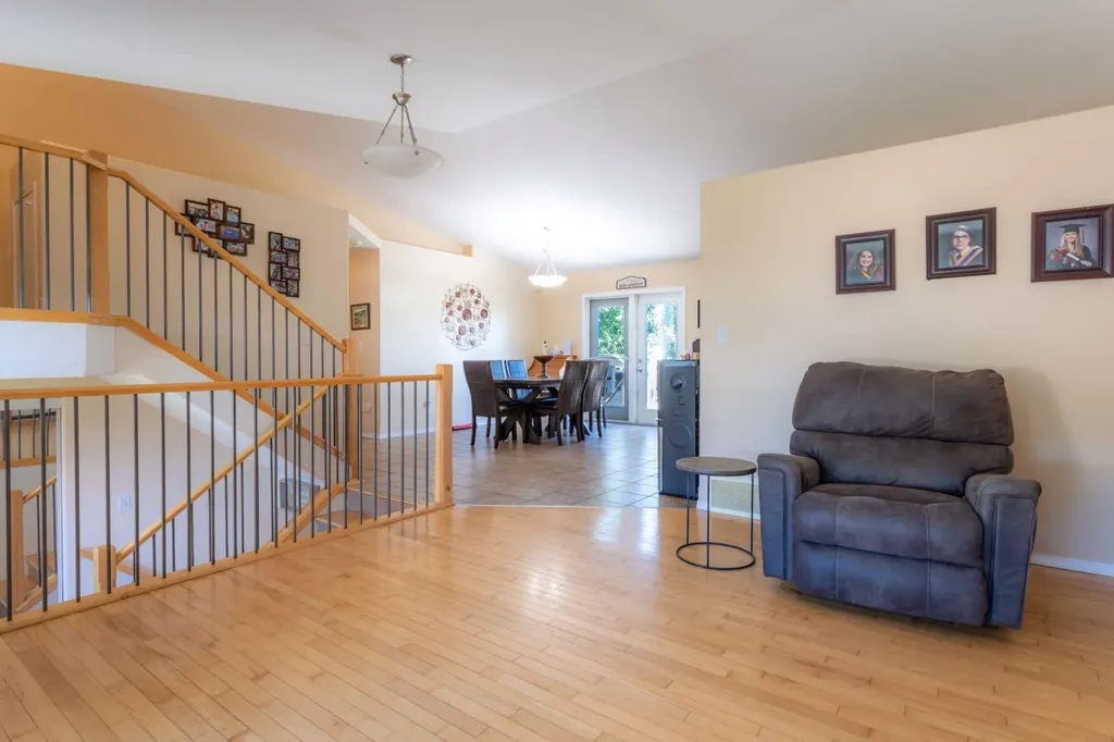 5104 21 Street Close Lloydminster AB T9V 3K7