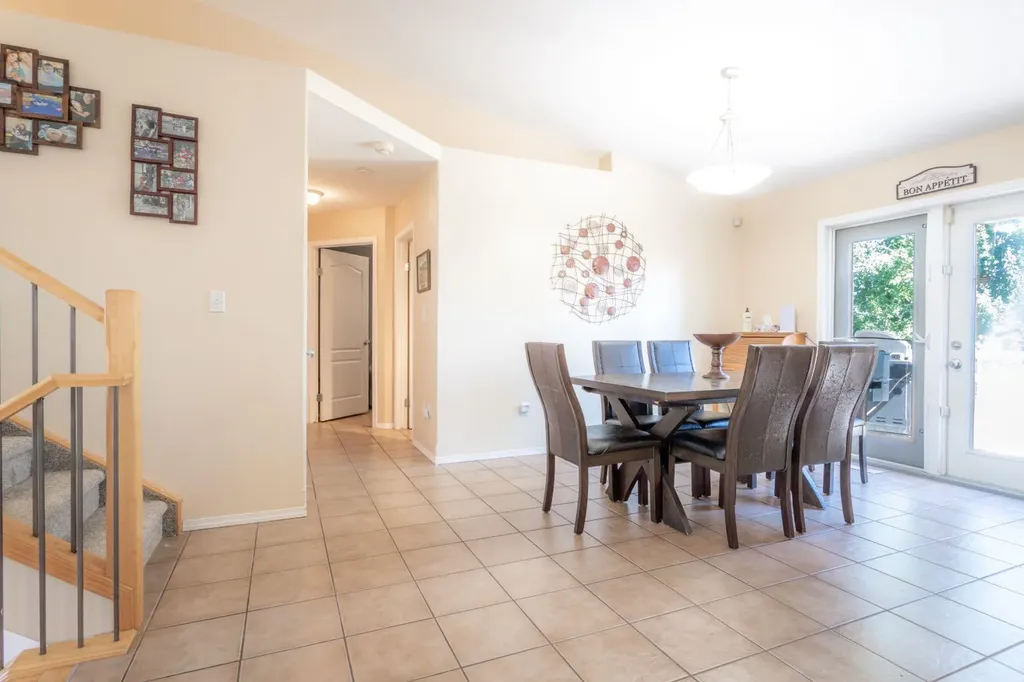 5104 21 Street Close Lloydminster AB T9V 3K7