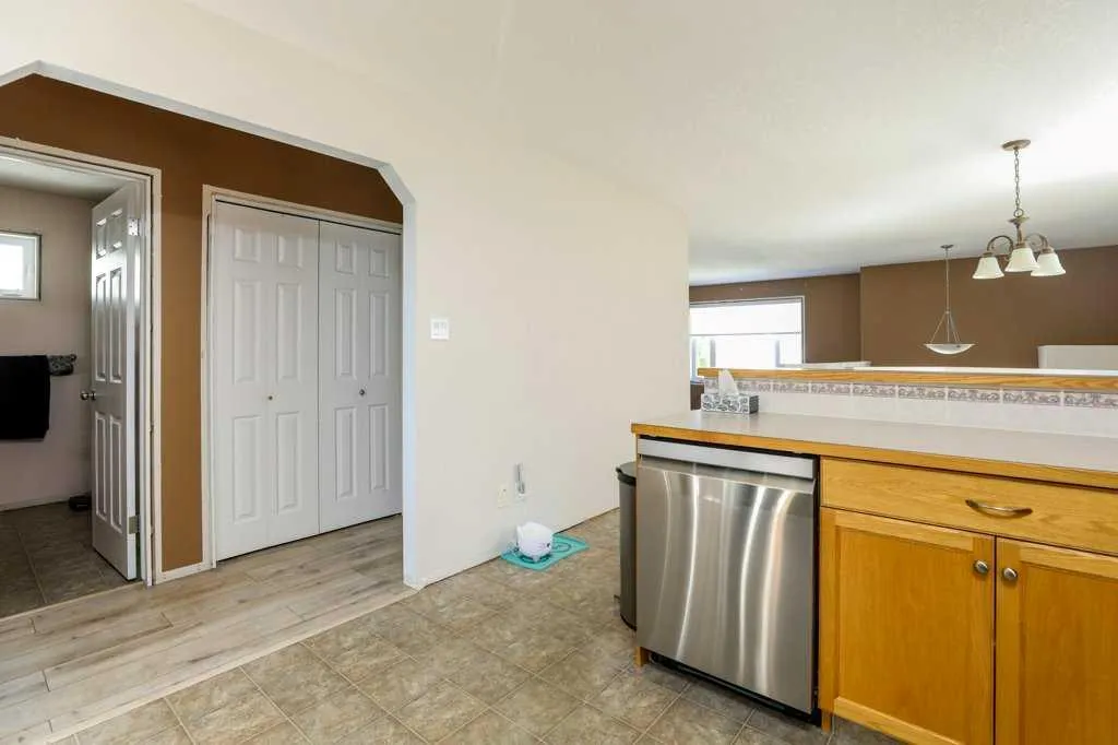 644 Aberdeen Crescent W Lethbridge AB T1J5A9