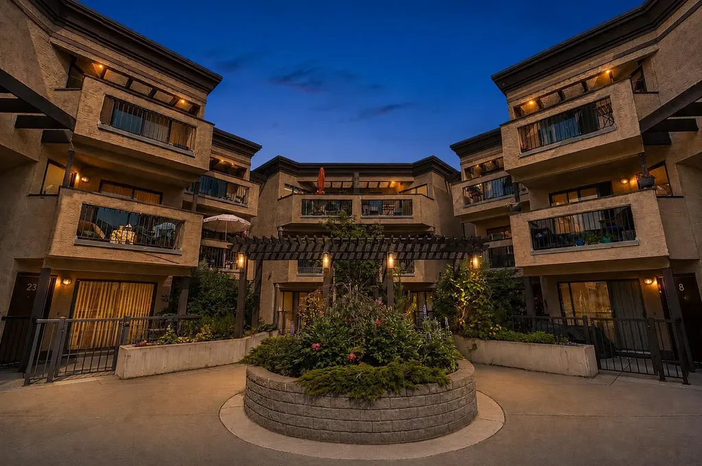 712 4 Street NE Calgary AB T2E 3S8