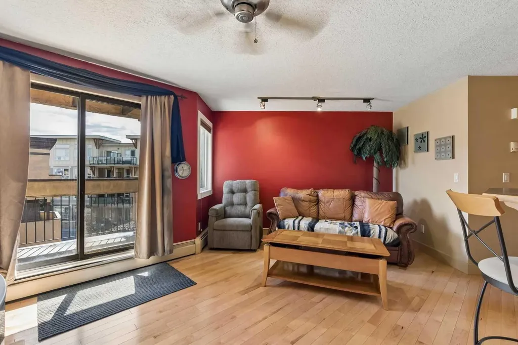 712 4 Street NE Calgary AB T2E 3S8
