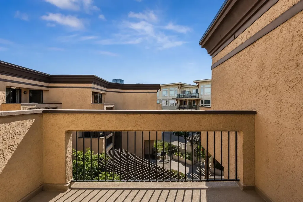 712 4 Street NE Calgary AB T2E 3S8