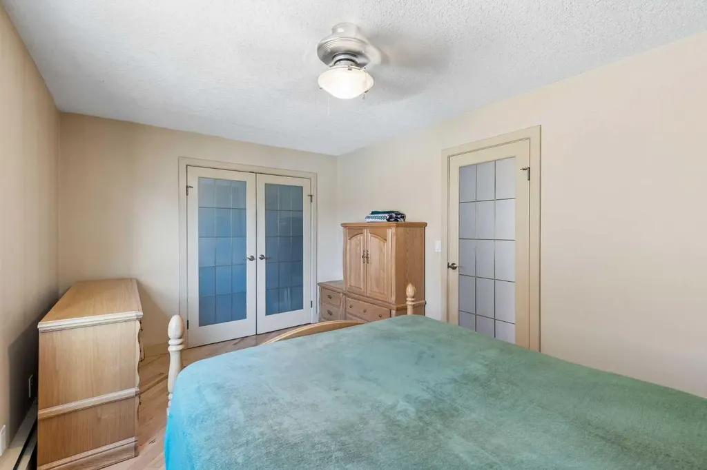 712 4 Street NE Calgary AB T2E 3S8