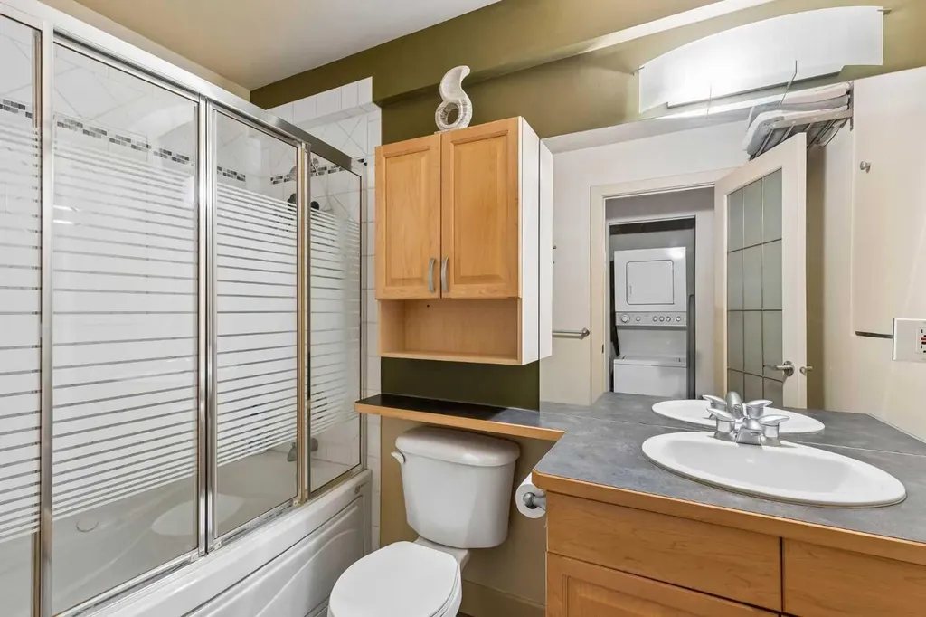 712 4 Street NE Calgary AB T2E 3S8