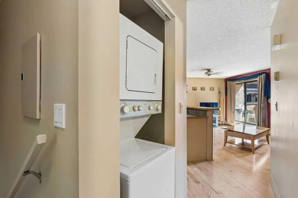 712 4 Street NE Calgary AB T2E 3S8
