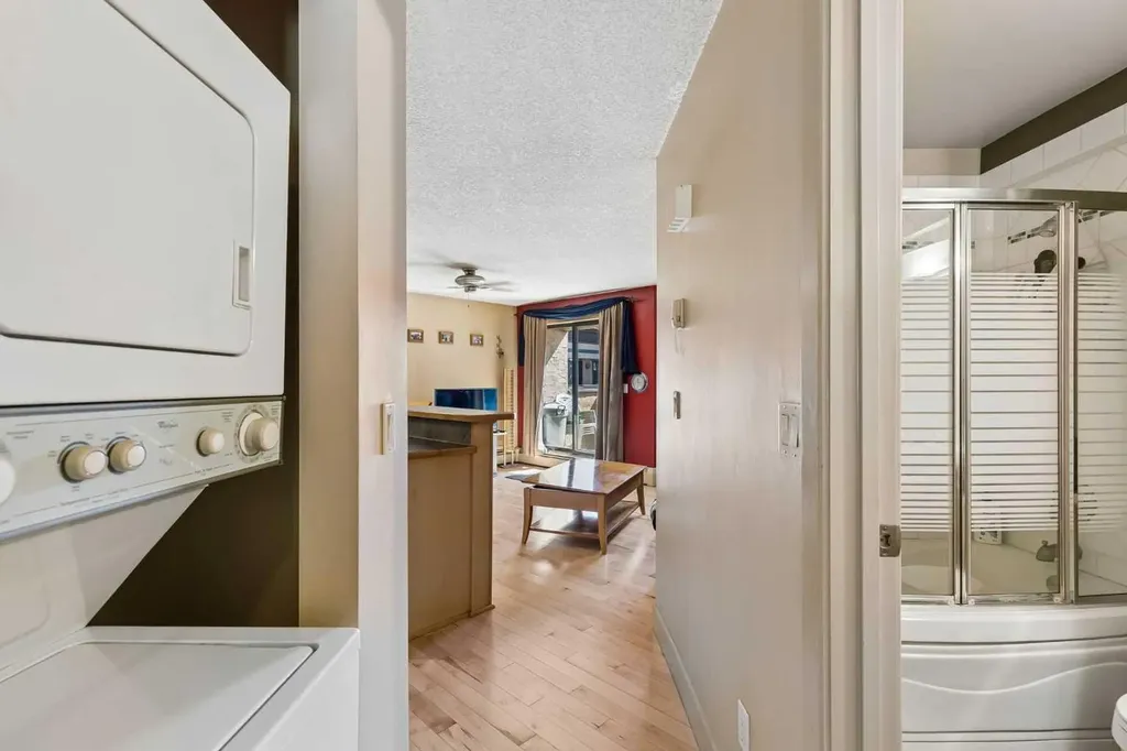 712 4 Street NE Calgary AB T2E 3S8