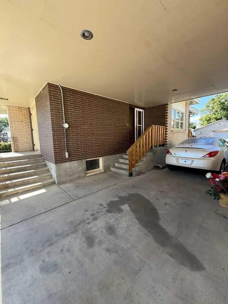 1505 6a Avenue N Lethbridge AB T1H0V9